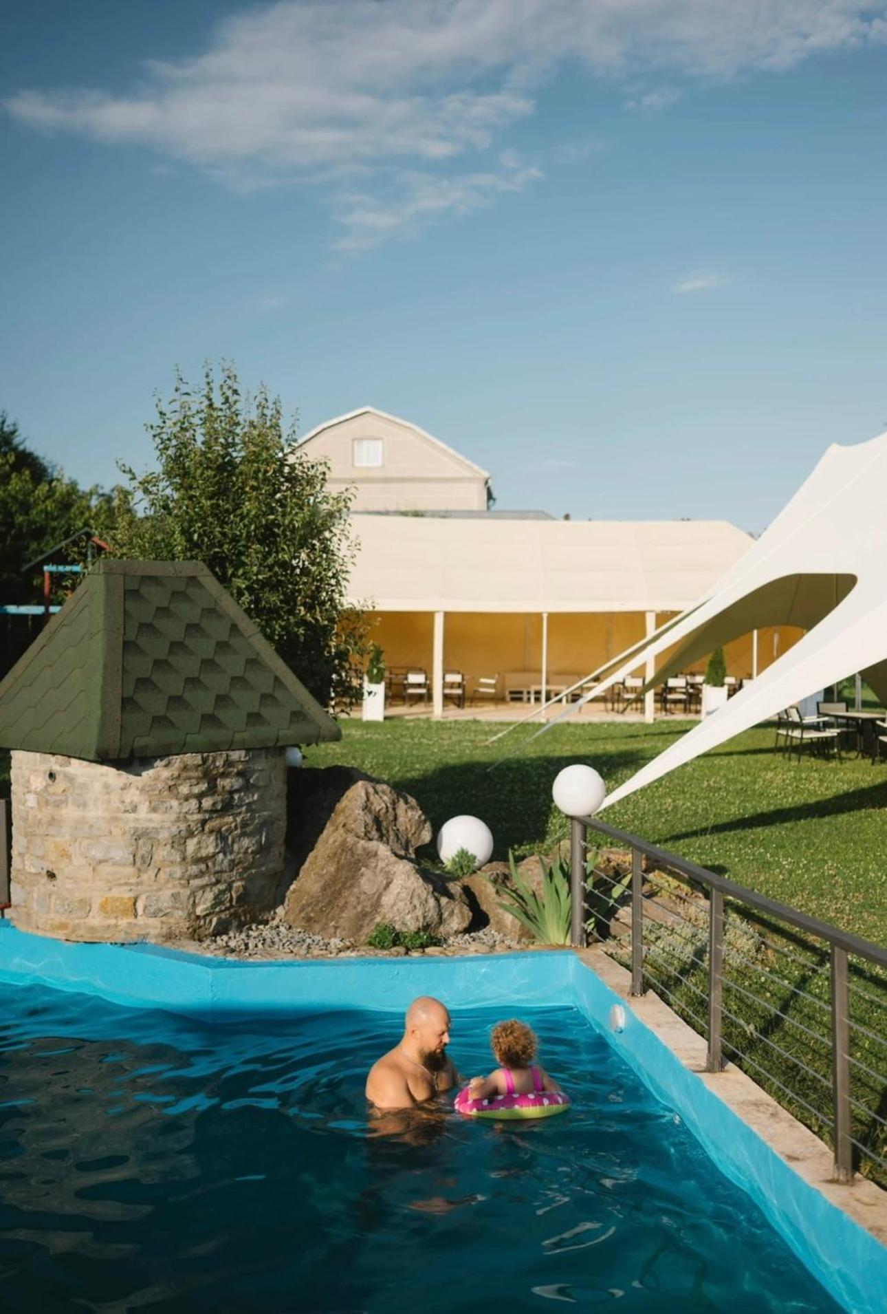 Сottage "Family Estate" Villa Kamianets-Podilskyi Ngoại thất bức ảnh
